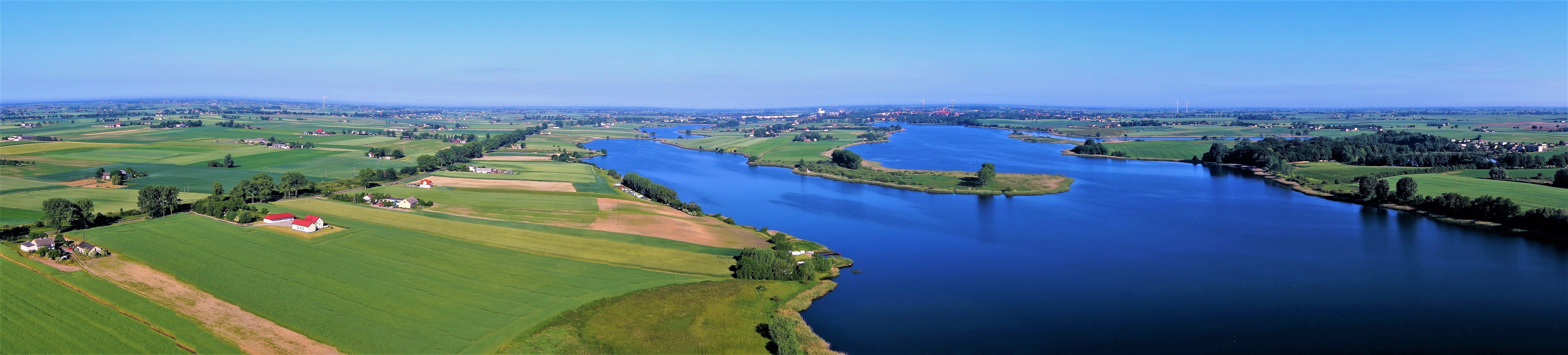 Landschaft mit Chełmżyńskie - See im Hintergrund